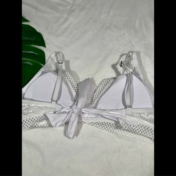 NEW $68 Becca‎ Captured Crochet/Lace Bikini Top in White [SZ D ] - Picture 5 of 8